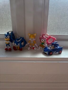 5 pieces of sonic keychain car